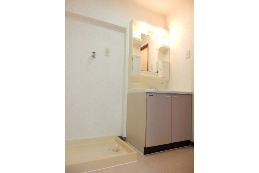 2LDK Apartment, Japan — image 7