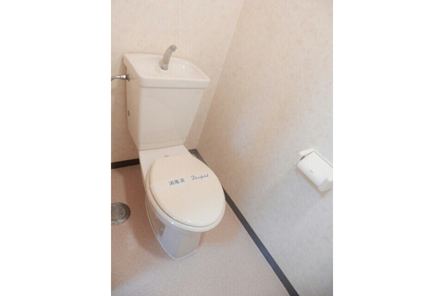 2LDK Apartment, Japan — image 8
