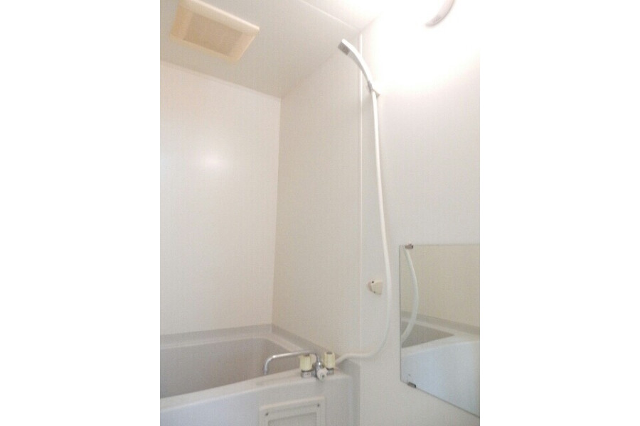 2LDK Apartment, Japan — image 9