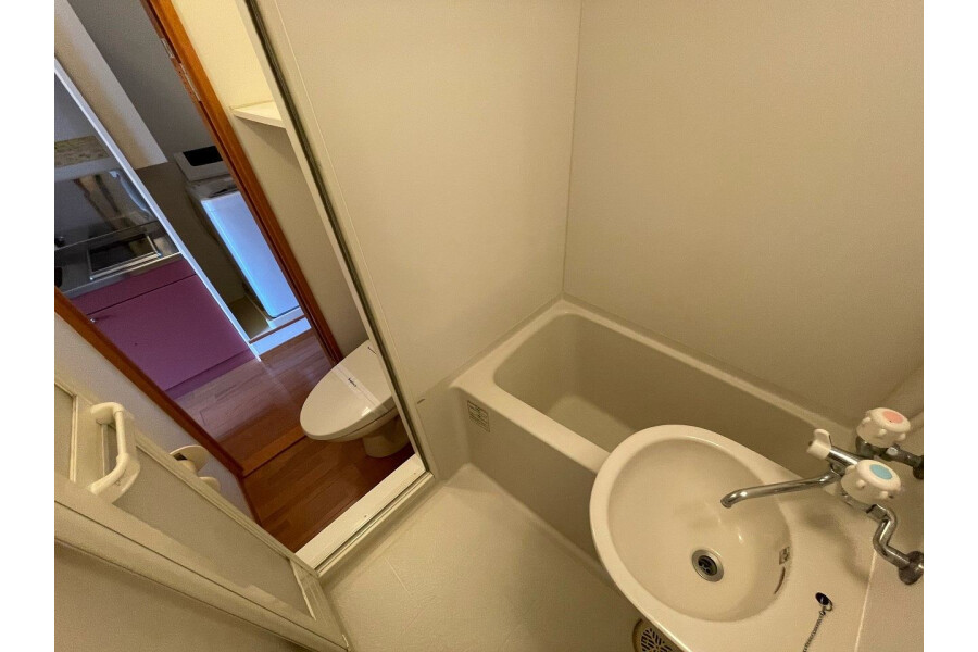 1K Apartment, Japan — image 9