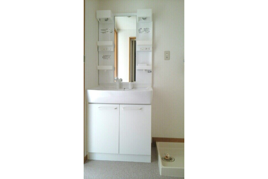 2LDK Apartment, Japan — image 5