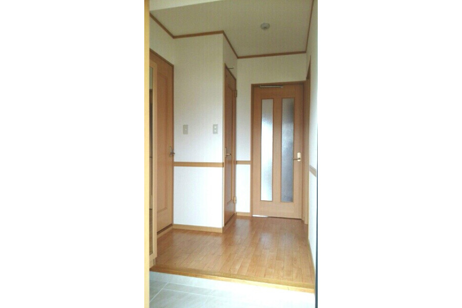 2LDK Apartment, Japan — image 8