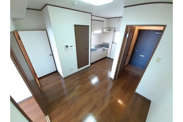 2DK Apartment, Japan — image 2