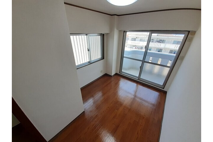 2DK Apartment, Japan — image 4