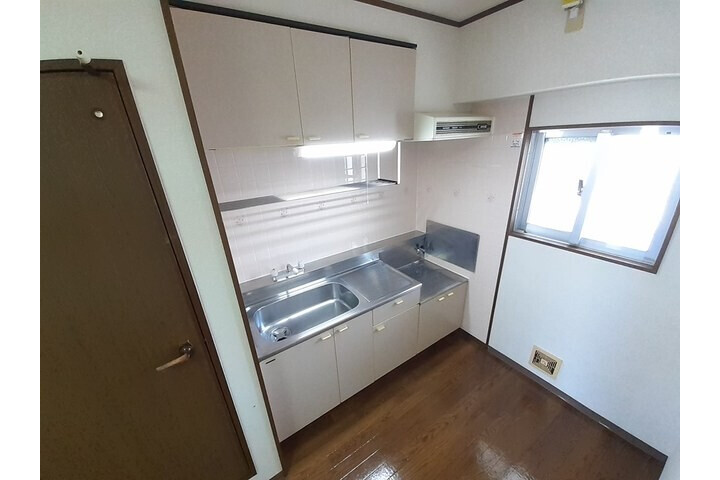 2DK Apartment, Japan — image 6