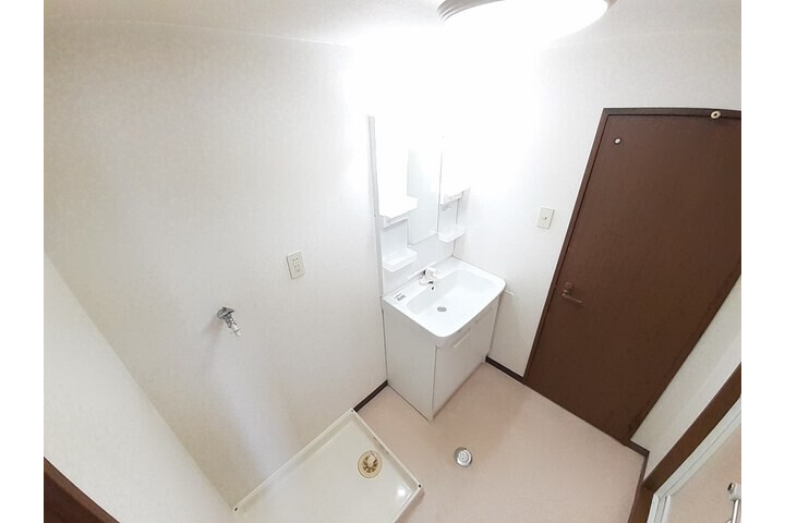 2DK Apartment, Japan — image 8
