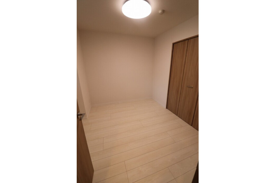 2LDK Apartment, Japan — image 4
