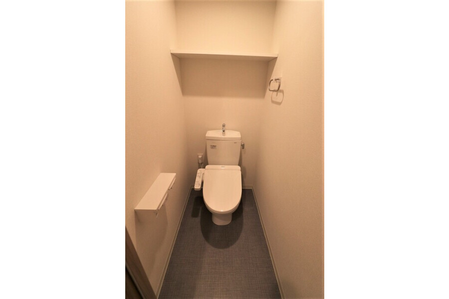2LDK Apartment, Japan — image 8