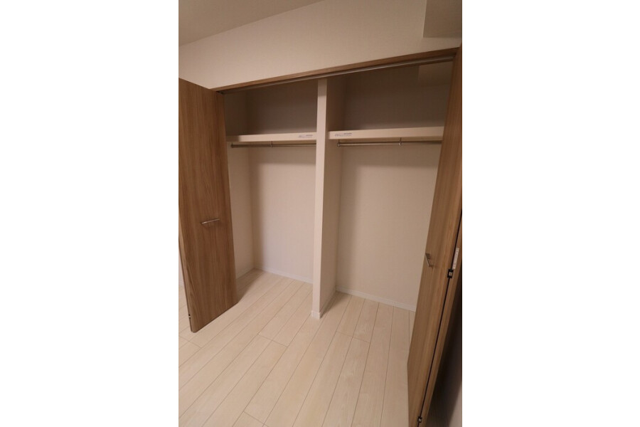 2LDK Apartment, Japan — image 9