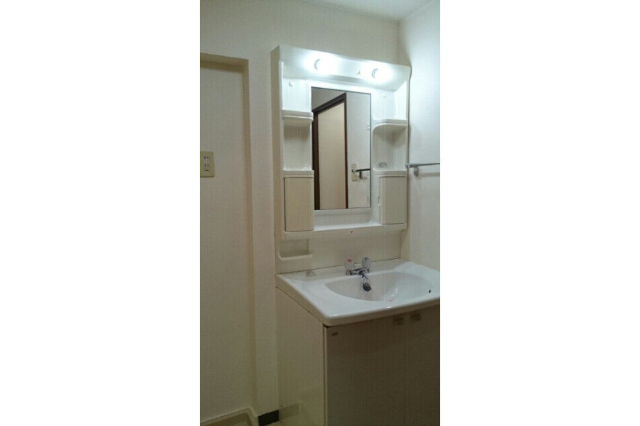 2LDK Apartment, Japan — image 7