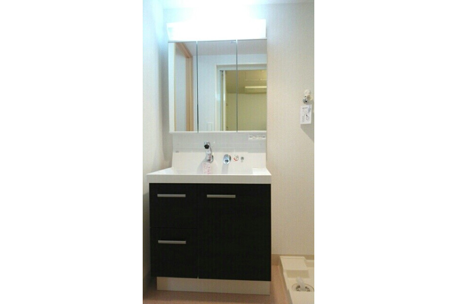 2LDK Apartment, Japan — image 5