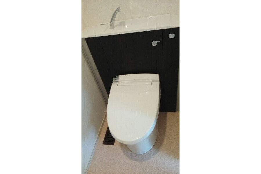 2LDK Apartment, Japan — image 6