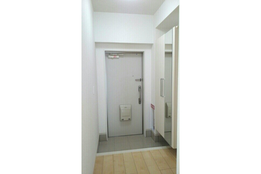 2LDK Apartment, Japan — image 8