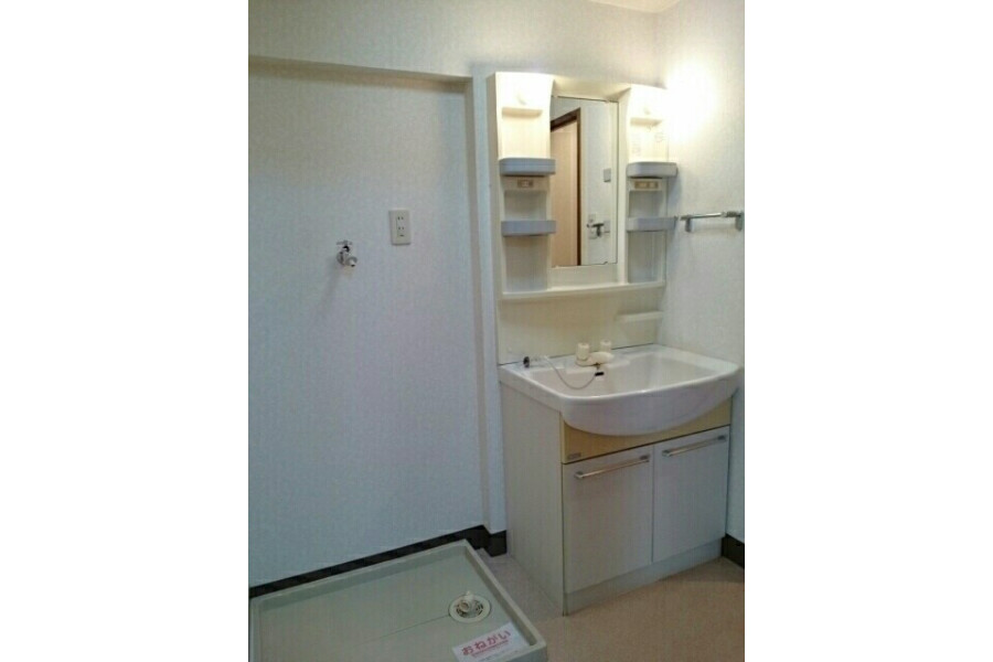 2LDK Apartment, Japan — image 7