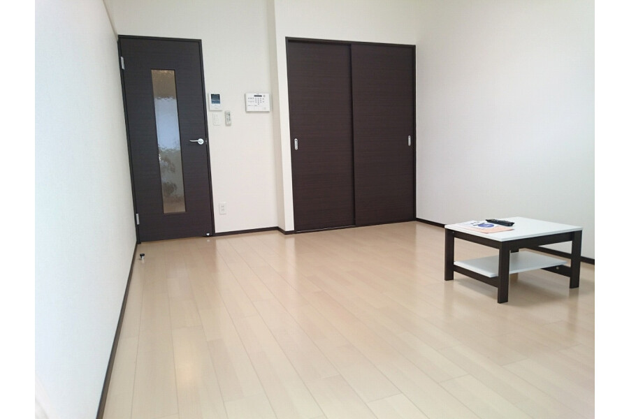 1K Apartment, Japan — image 4