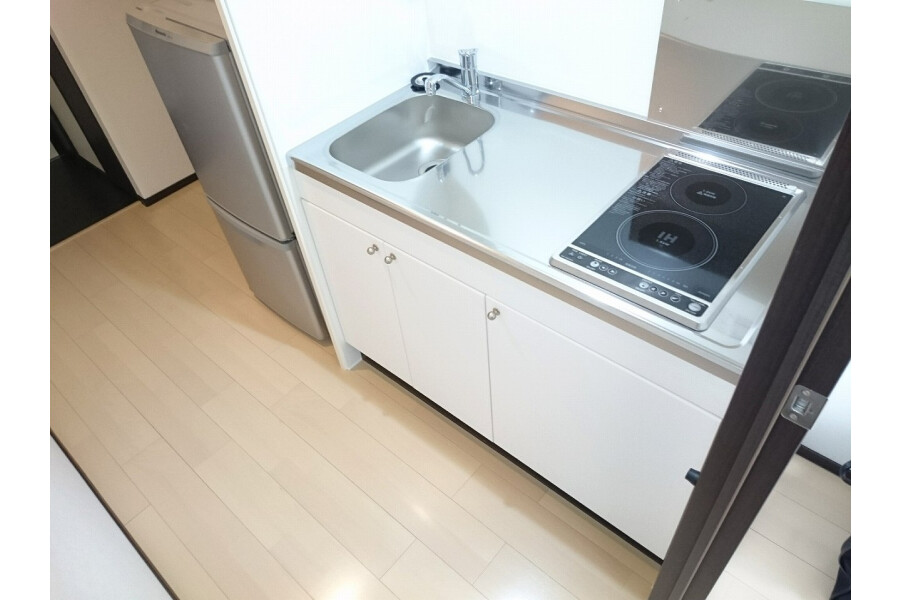 1K Apartment, Japan — image 8