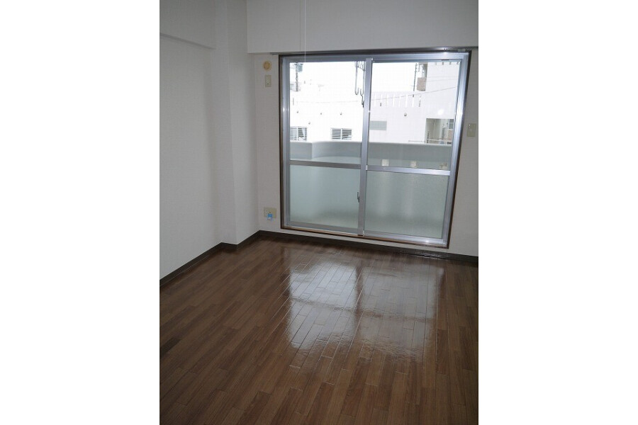 2LDK Apartment, Japan — image 3