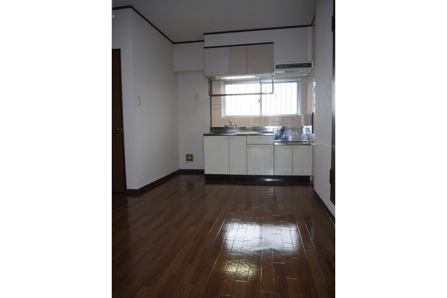2LDK Apartment, Japan — image 4
