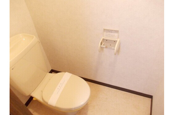 2LDK Apartment, Japan — image 8