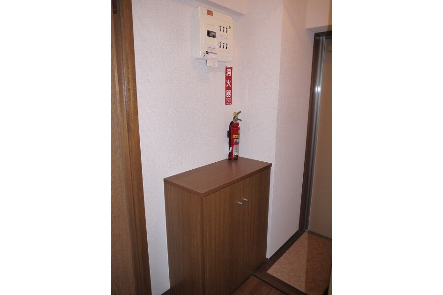 2LDK Apartment, Japan — image 9