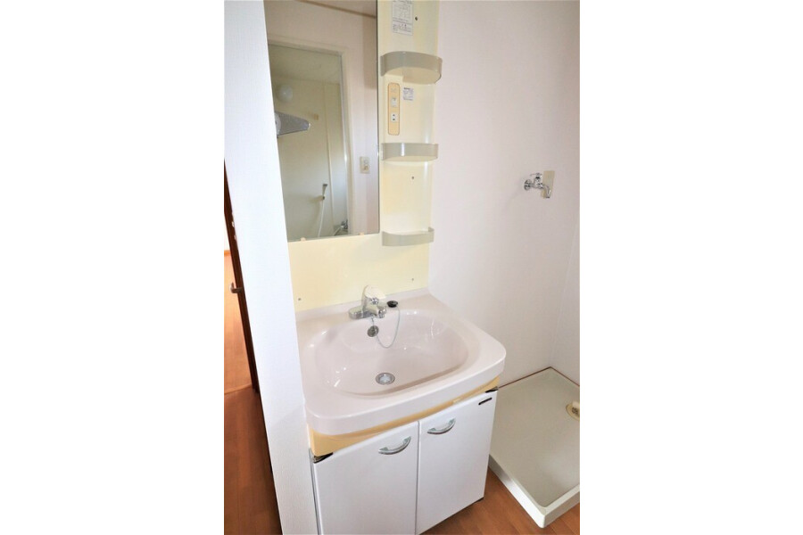 2LDK Apartment, Japan — image 11