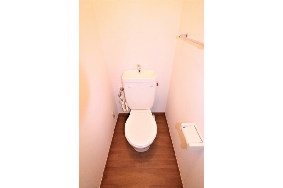 2LDK Apartment, Japan — image 12