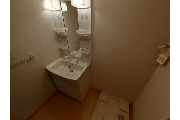2LDK Apartment, Japan — image 7
