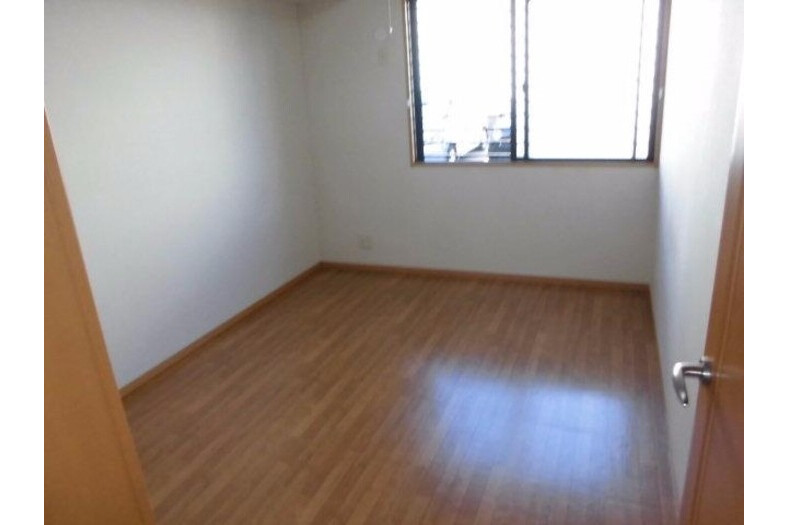 2DK Apartment, Japan — image 3