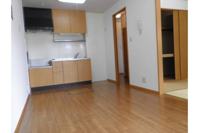 2DK Apartment, Japan — image 7