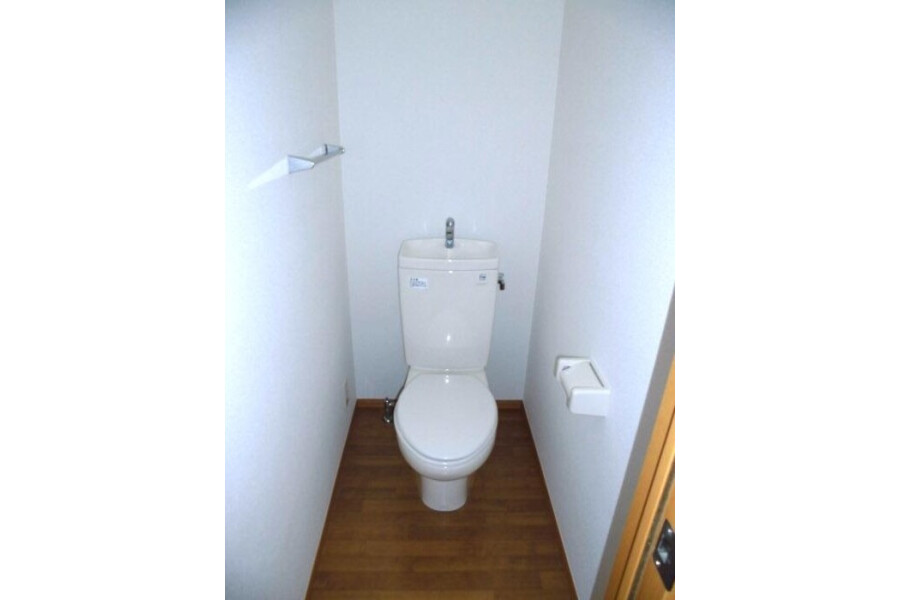 2DK Apartment, Japan — image 11