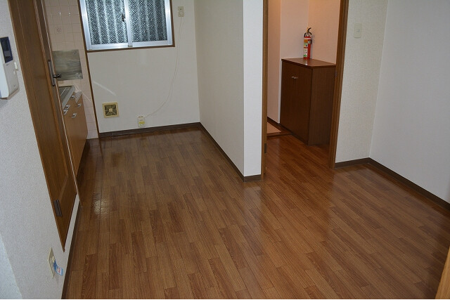 2DK Apartment, Japan — image 4