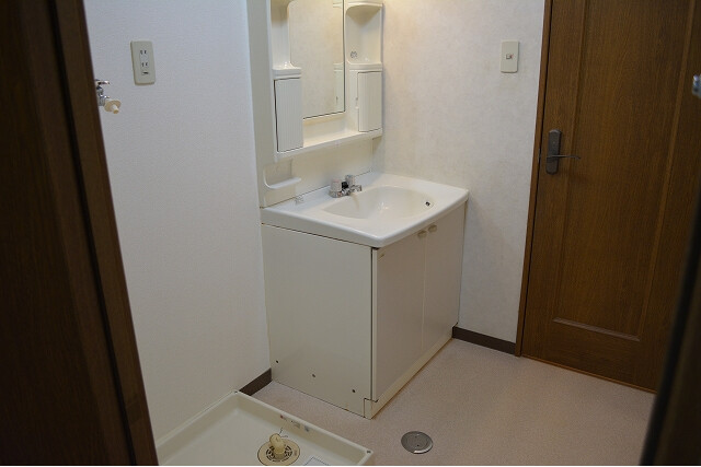 2DK Apartment, Japan — image 11