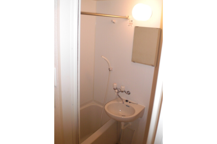 1K Apartment, Japan — image 8