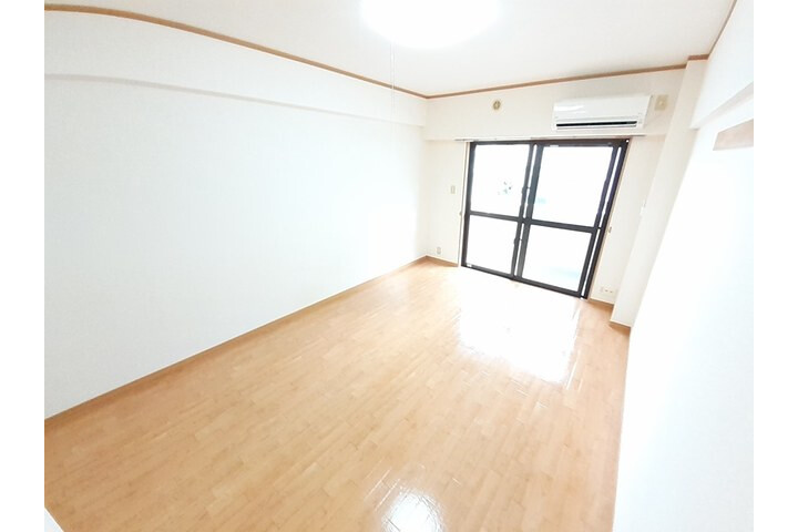 1R Apartment, Japan — image 4