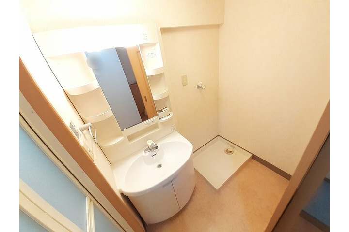 1R Apartment, Japan — image 5