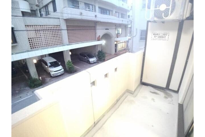 1R Apartment, Japan — image 12