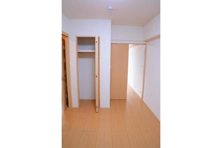 2LDK Apartment, Japan — image 4