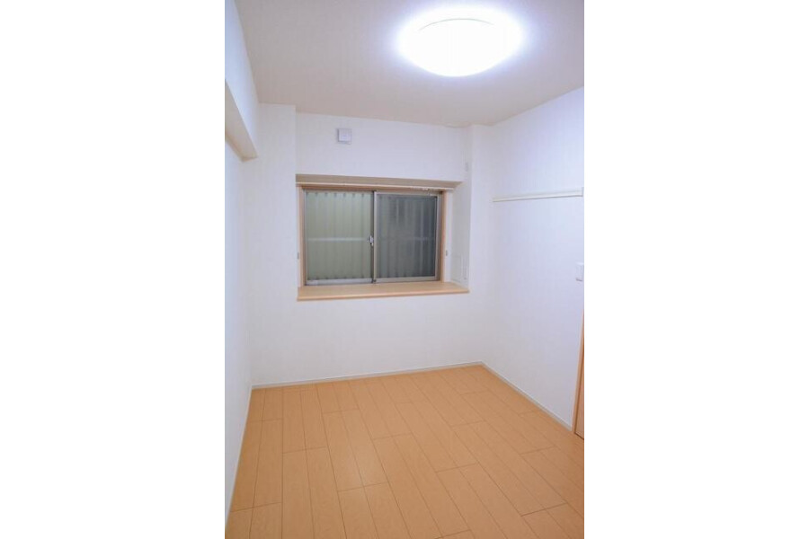 2LDK Apartment, Japan — image 5