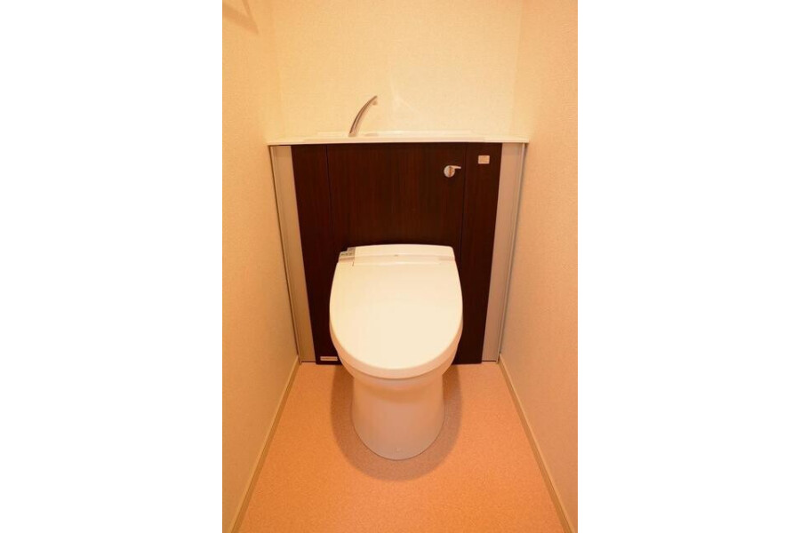 2LDK Apartment, Japan — image 9