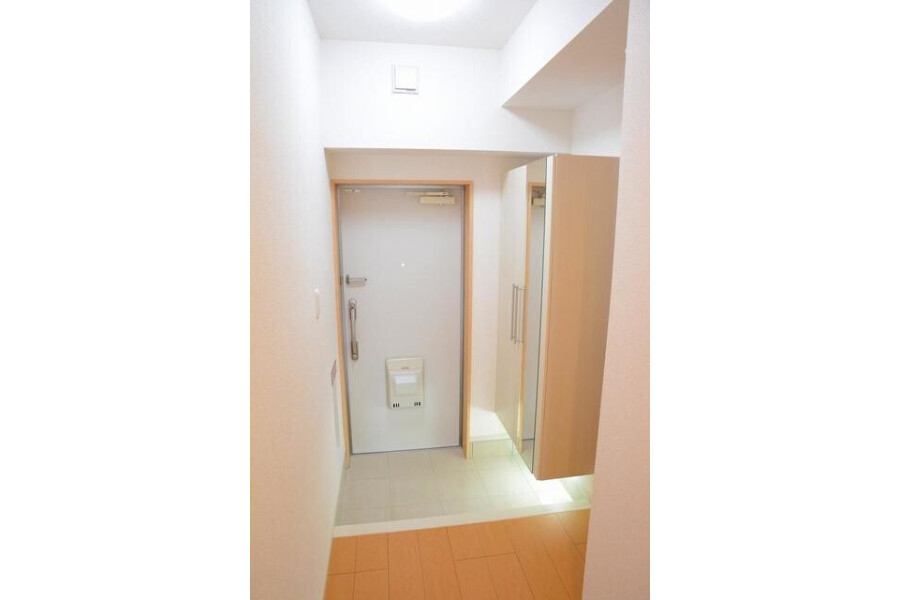 2LDK Apartment, Japan — image 10