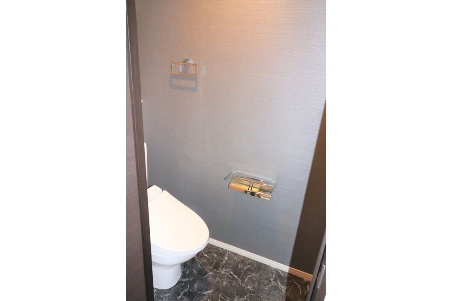 2LDK Apartment, Japan — image 10