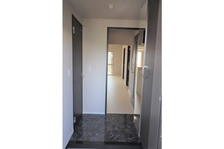 2LDK Apartment, Japan — image 11