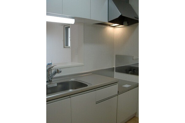 2LDK Apartment, Japan — image 9