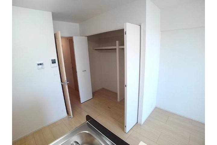 1R Apartment, Japan — image 3