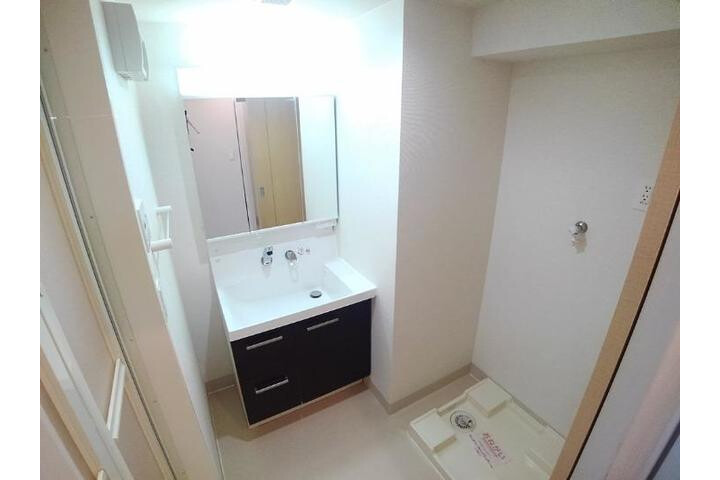 1R Apartment, Japan — image 8