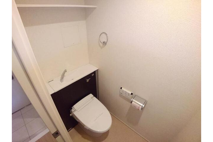 1R Apartment, Japan — image 9
