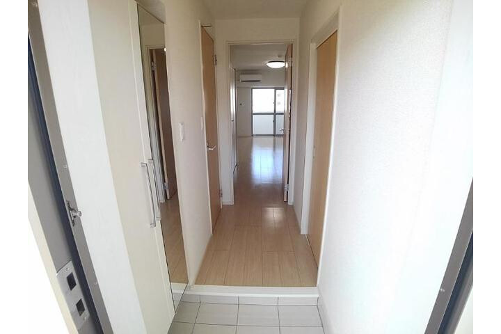 1R Apartment, Japan — image 11