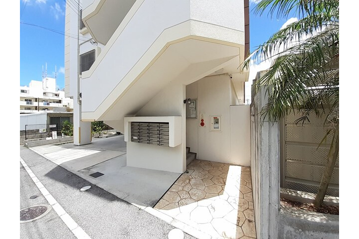 1R Apartment, Japan — image 12