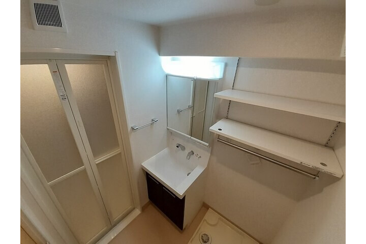 1K Apartment, Japan — image 8