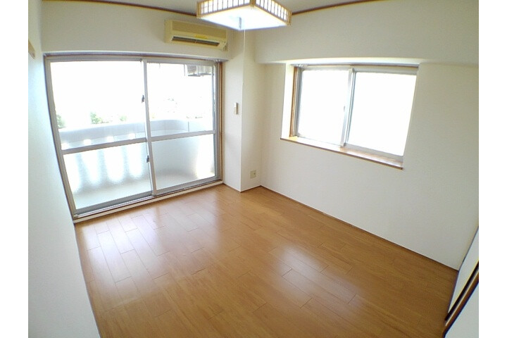 2LDK Apartment, Japan — image 2